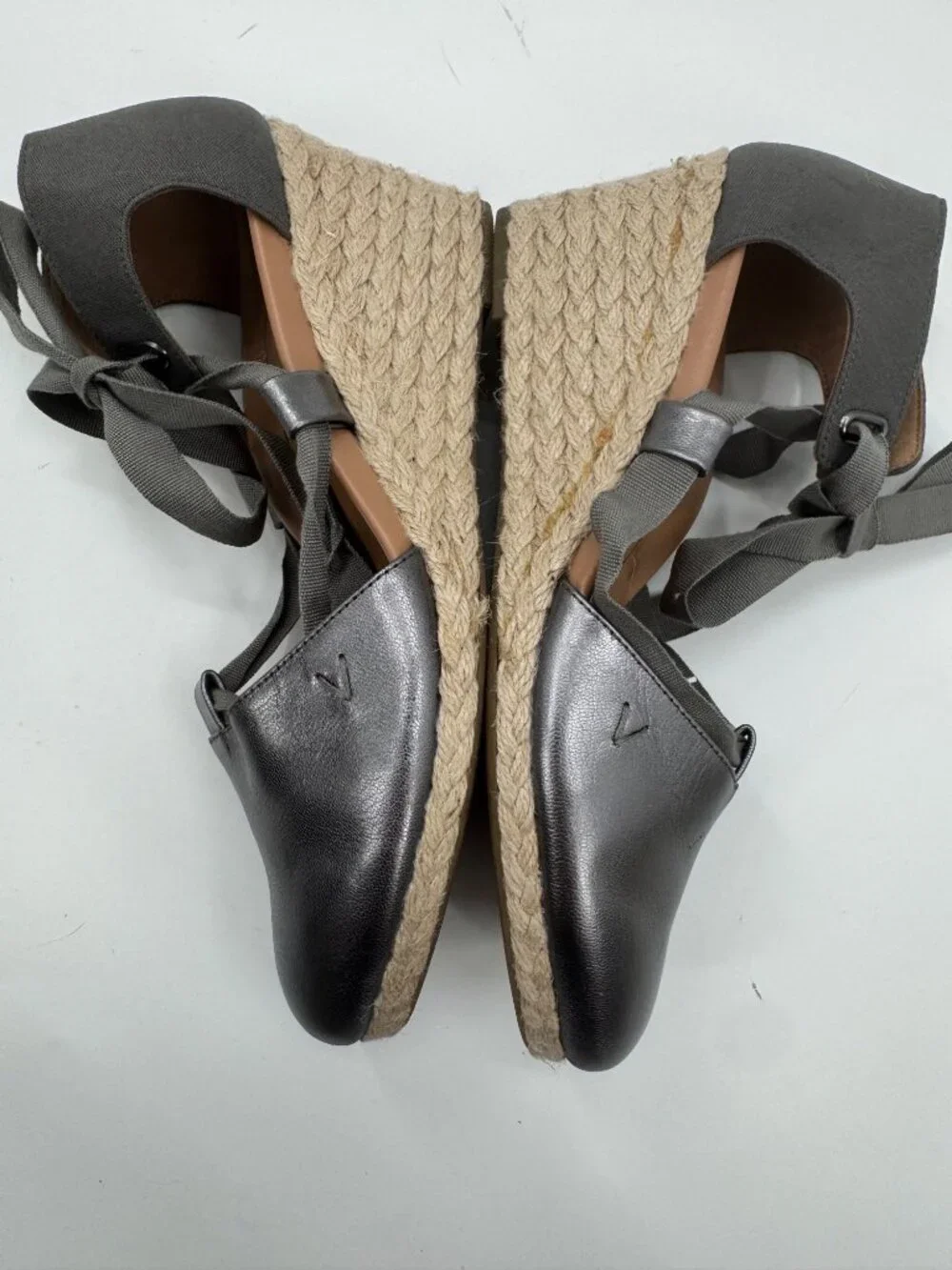 Vionic Kaitlyn Metallic Pewter Espadrille Wedge Shoes With Ribbon Tie Size 9.5